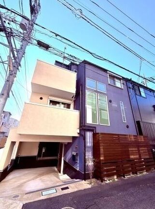 Sangenjaya House Building