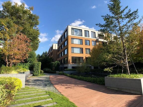 Eaton Place Kamizono-cho Building