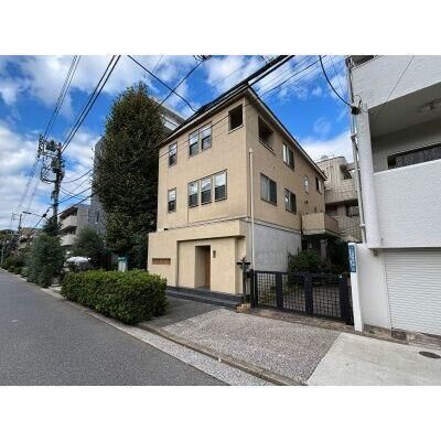 Shirokane Park Front House Building